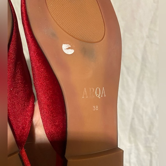 ARQA: red velvet mules - Picture 5 of 6